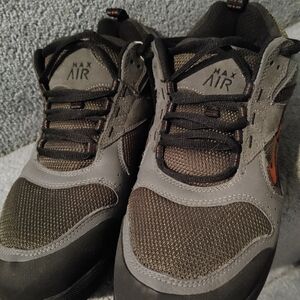 NIKE AIR MAX SIZE IS MENS 13, BUT FITS SIZE 11 GRAY WITH ORANGE ACCENTS